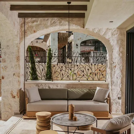 Thalia, A Joyful Serenity Unmasked *