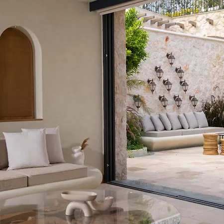 Thalia, A Joyful Serenity Unmasked * カシュ