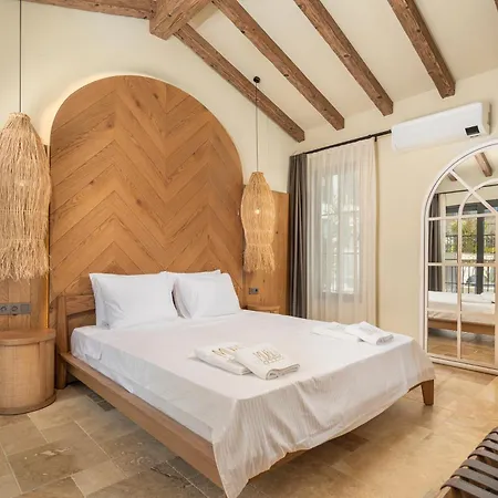 Thalia, A Joyful Serenity Unmasked ヴィラ カシュ