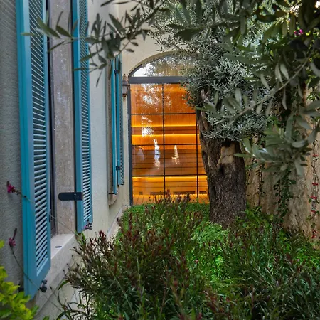 Thalia, A Joyful Serenity Unmasked ヴィラ