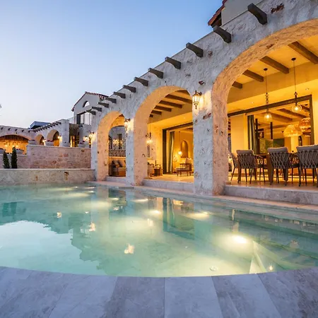 Thalia, A Joyful Serenity Unmasked *